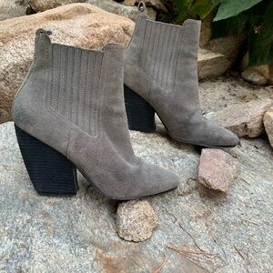 Women’s Size 6 Grey Faux Suede Ankle Booties Y2K 90’s Grunge Gothic Rock‎ Moto